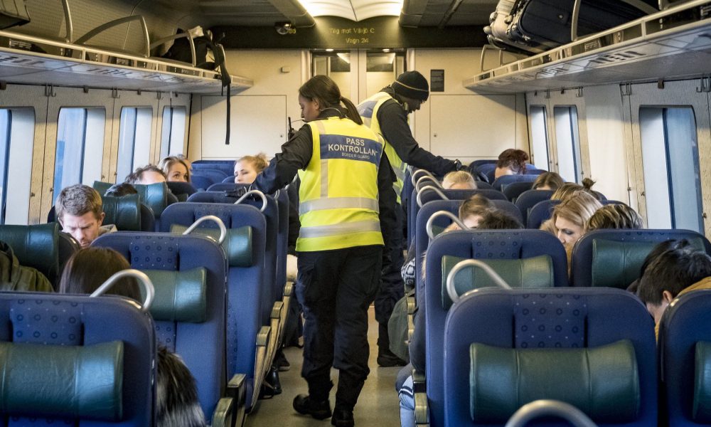 Både Sverige och Danmark stärker gränskontrollerna på grund av ökad ...